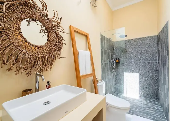 Aaya - 8 Min To Beach, Radiant With Rice Field View Villa