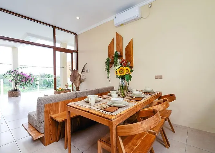 Aaya - 8 Min To Beach, Radiant With Rice Field View Villa Canggu